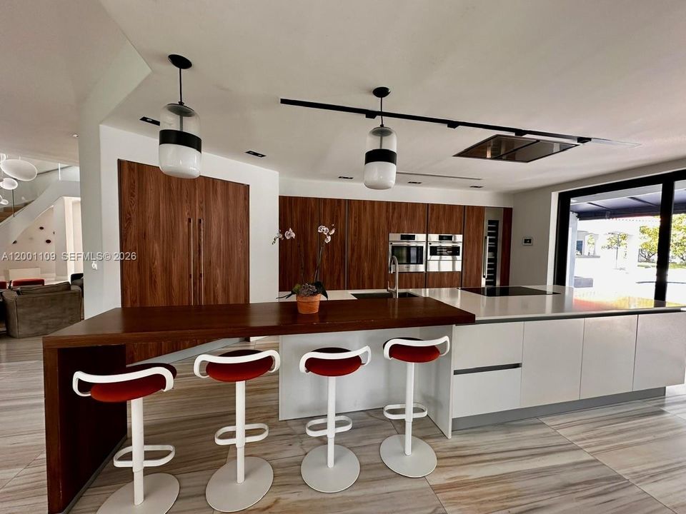 For Rent: $13,500 (5 beds, 6 baths, 4540 Square Feet)