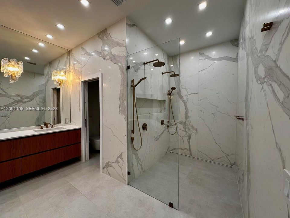 For Rent: $13,500 (5 beds, 6 baths, 4540 Square Feet)