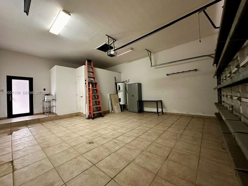 For Rent: $13,500 (5 beds, 6 baths, 4540 Square Feet)