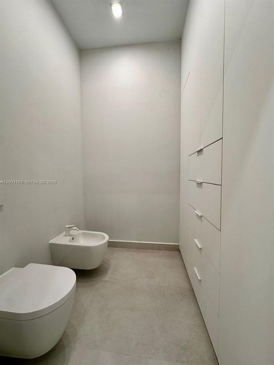 For Rent: $13,500 (5 beds, 6 baths, 4540 Square Feet)