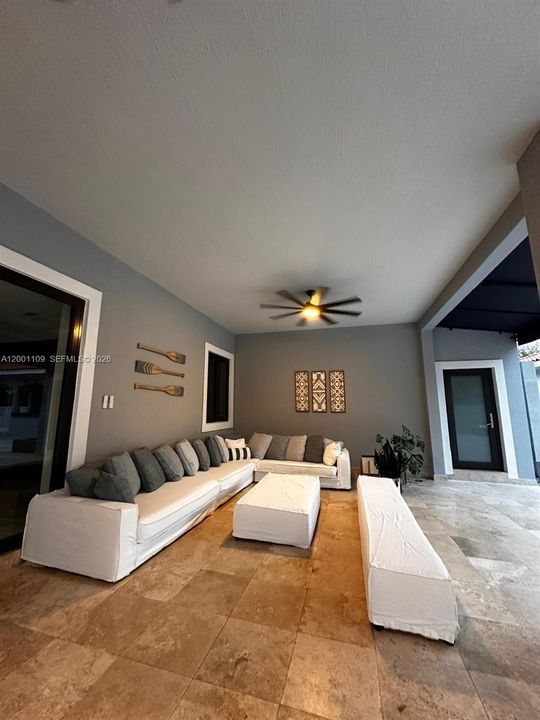 For Rent: $13,500 (5 beds, 6 baths, 4540 Square Feet)