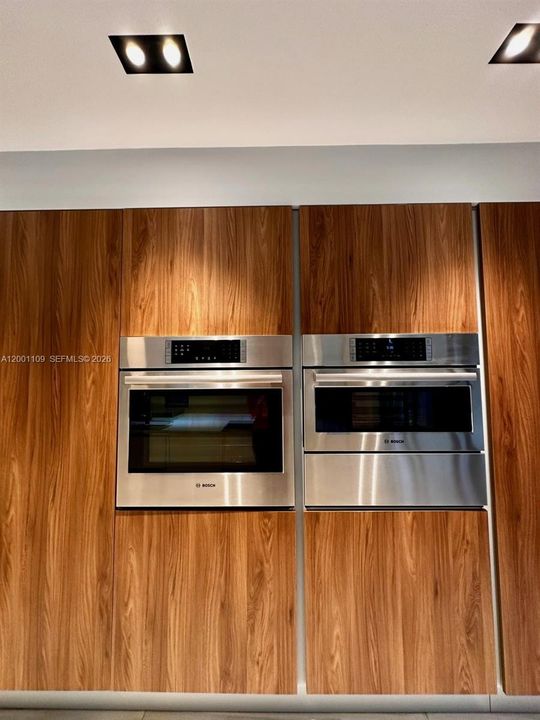 For Rent: $13,500 (5 beds, 6 baths, 4540 Square Feet)