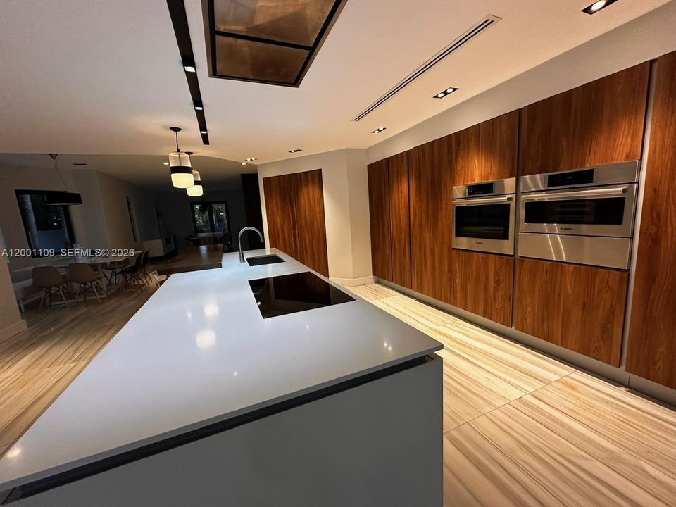 For Rent: $13,500 (5 beds, 6 baths, 4540 Square Feet)