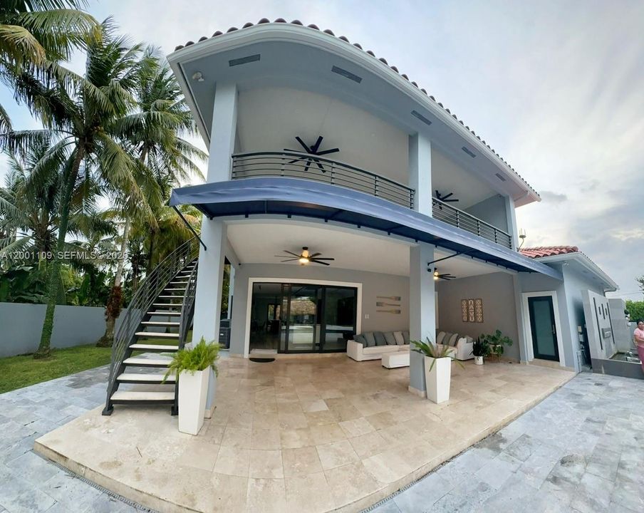 For Rent: $13,500 (5 beds, 6 baths, 4540 Square Feet)
