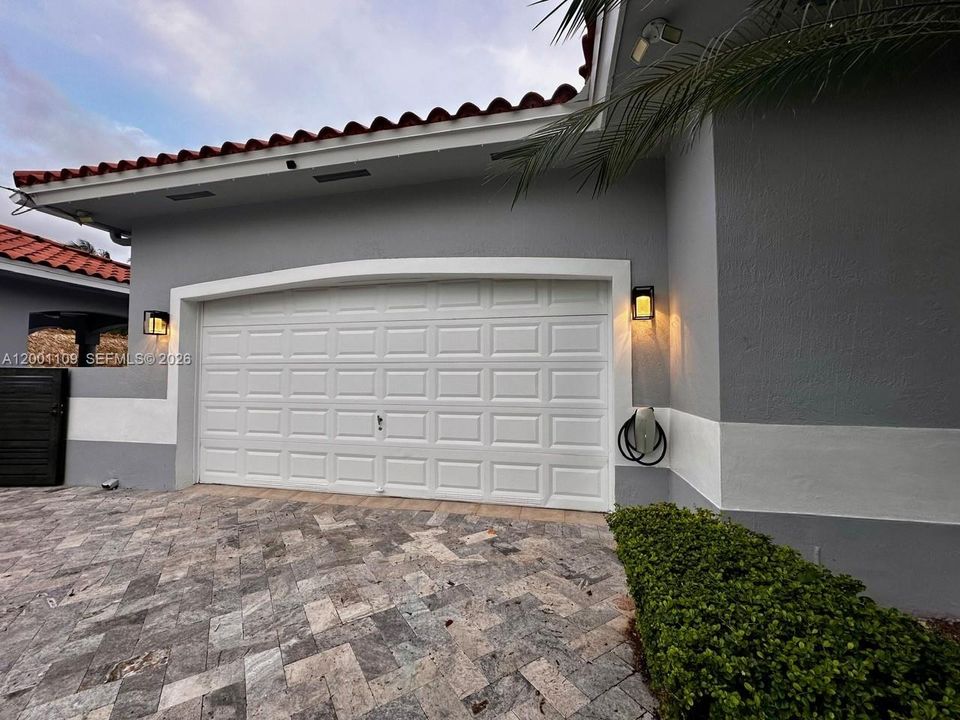 For Rent: $13,500 (5 beds, 6 baths, 4540 Square Feet)