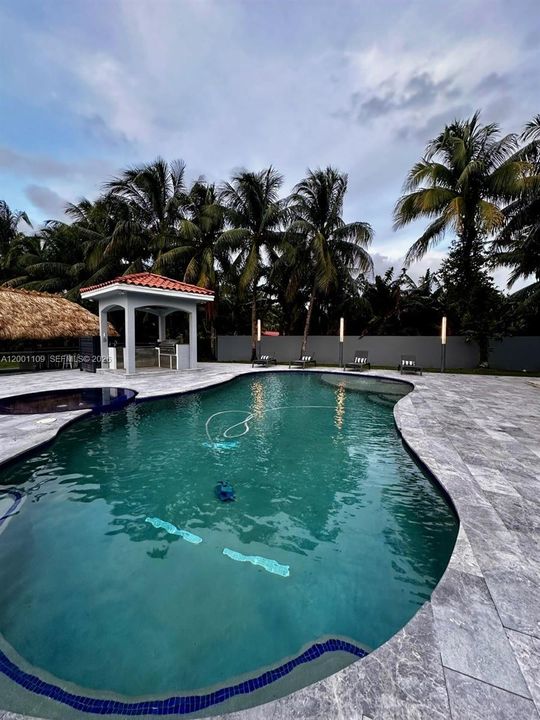 For Rent: $13,500 (5 beds, 6 baths, 4540 Square Feet)