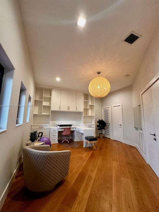 For Rent: $13,500 (5 beds, 6 baths, 4540 Square Feet)