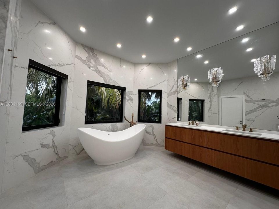 For Rent: $13,500 (5 beds, 6 baths, 4540 Square Feet)
