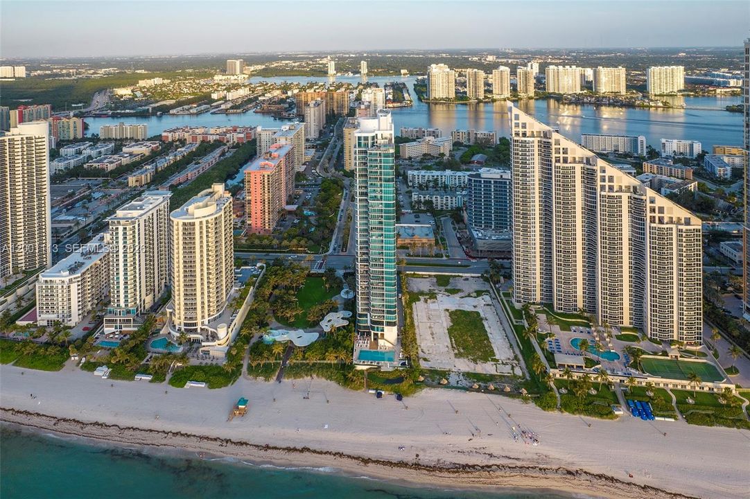 For Sale: $23,990,000 (4 beds, 5 baths, 9051 Square Feet)