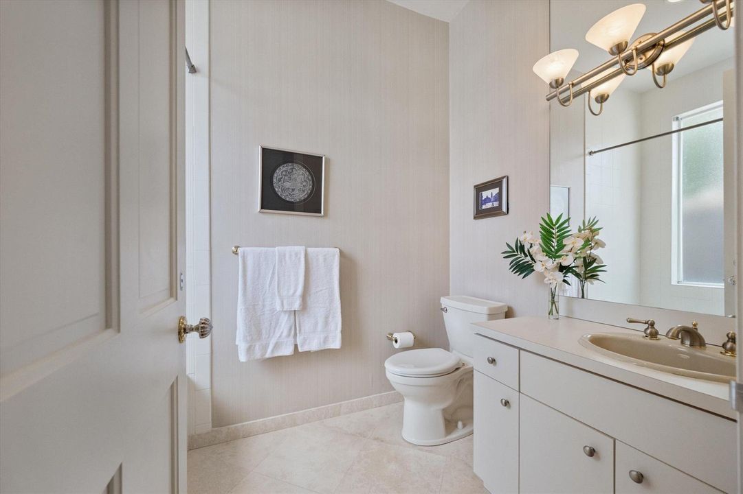 Ensuite bath for Bedroom 2