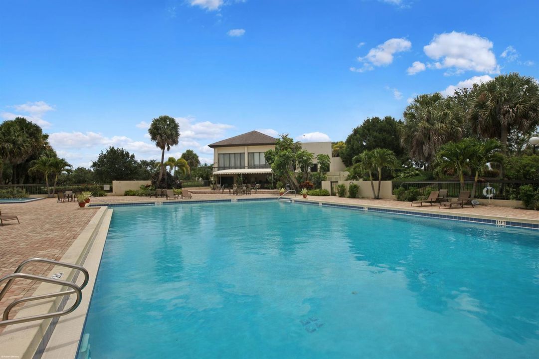 Mayacoo Lakes Pool