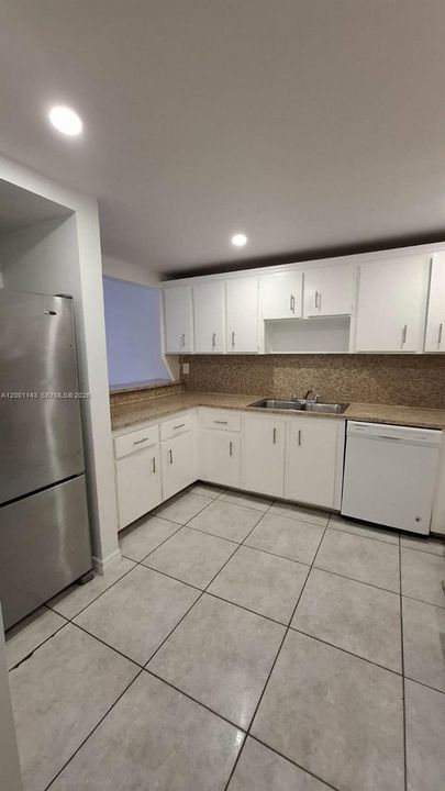 For Rent: $2,100 (2 beds, 1 baths, 1035 Square Feet)