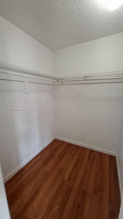 For Rent: $2,100 (2 beds, 1 baths, 1035 Square Feet)