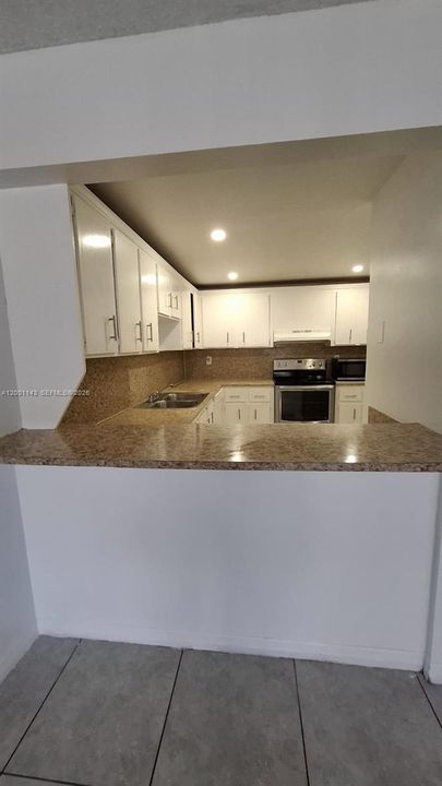 For Rent: $2,100 (2 beds, 1 baths, 1035 Square Feet)