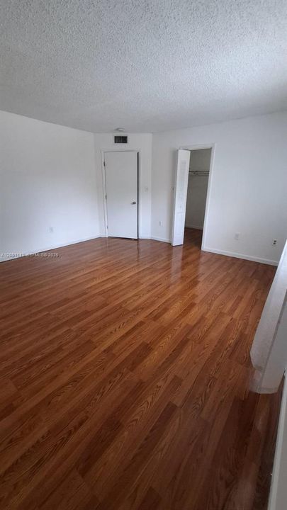 For Rent: $2,100 (2 beds, 1 baths, 1035 Square Feet)