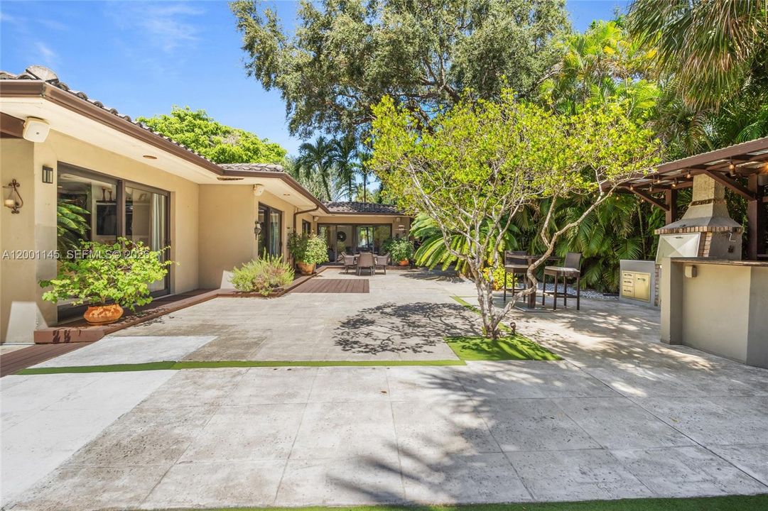 For Sale: $5,100,000 (4 beds, 3 baths, 2837 Square Feet)