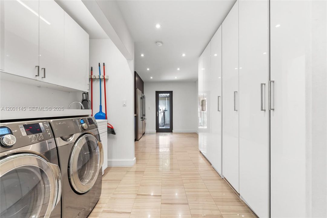 For Sale: $5,100,000 (4 beds, 3 baths, 2837 Square Feet)