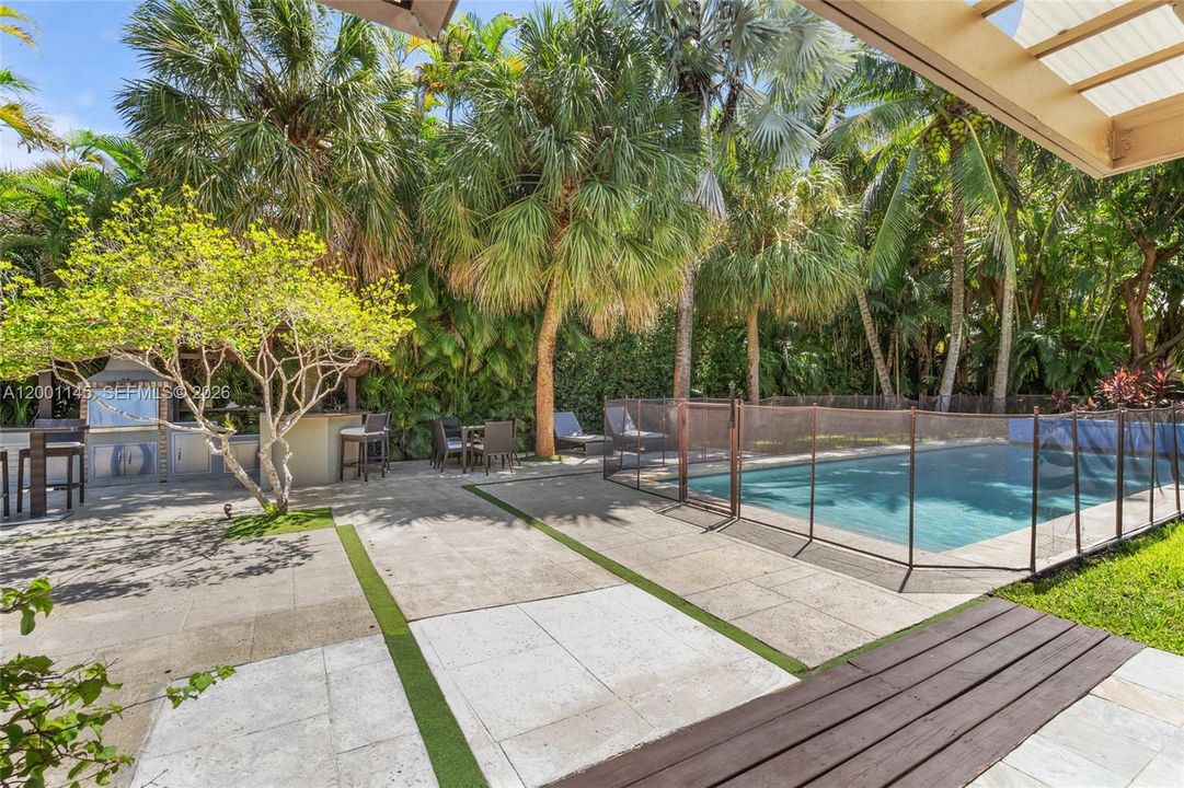 For Sale: $5,100,000 (4 beds, 3 baths, 2837 Square Feet)