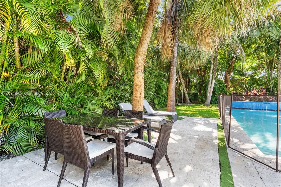 For Sale: $5,100,000 (4 beds, 3 baths, 2837 Square Feet)