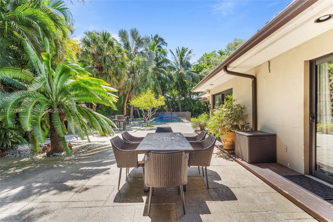 For Sale: $5,100,000 (4 beds, 3 baths, 2837 Square Feet)