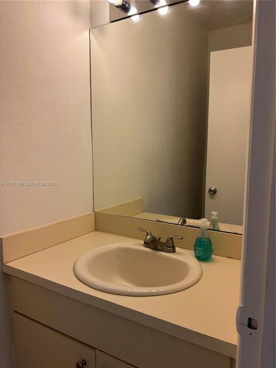 En Venta: $290,000 (2 camas, 1 baños, 1350 Pies cuadrados)