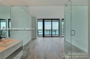 Activo con contrato: $5,490 (2 camas, 2 baños, 1067 Pies cuadrados)
