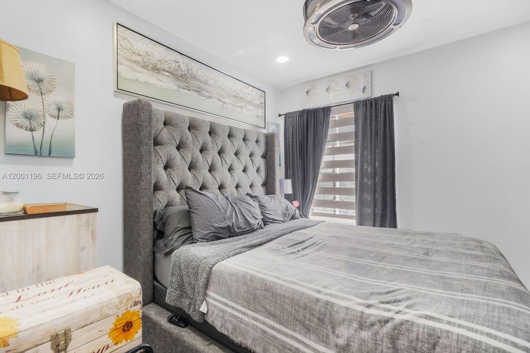 Под контрактом: $549,000 (3 спален, 2 ванн, 1356 Квадратных фут)
