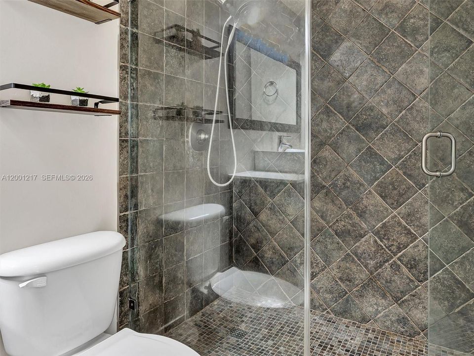 На продажу: $415,000 (2 спален, 2 ванн, 1010 Квадратных фут)