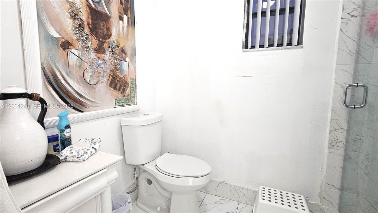Activo con contrato: $3,200 (4 camas, 2 baños, 1610 Pies cuadrados)