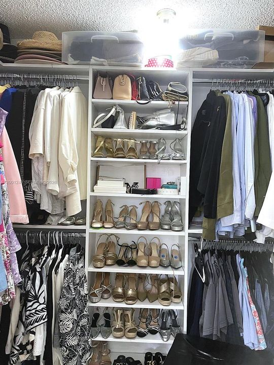 Activo con contrato: $3,200 (4 camas, 2 baños, 1610 Pies cuadrados)