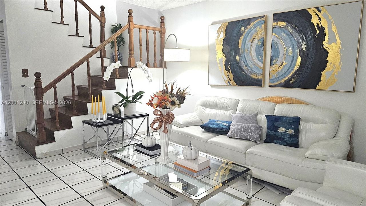 Activo con contrato: $3,200 (4 camas, 2 baños, 1610 Pies cuadrados)
