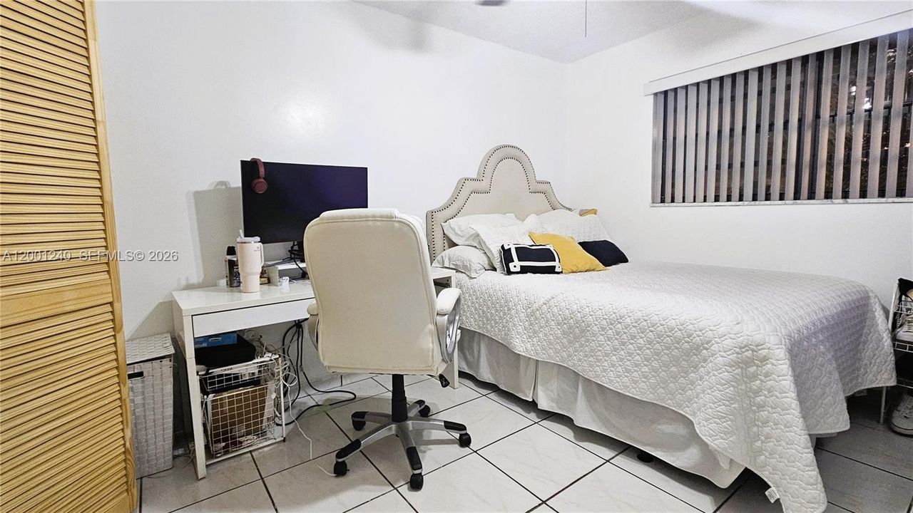 Activo con contrato: $3,200 (4 camas, 2 baños, 1610 Pies cuadrados)
