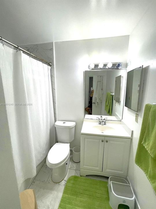Activo con contrato: $3,200 (4 camas, 2 baños, 1610 Pies cuadrados)