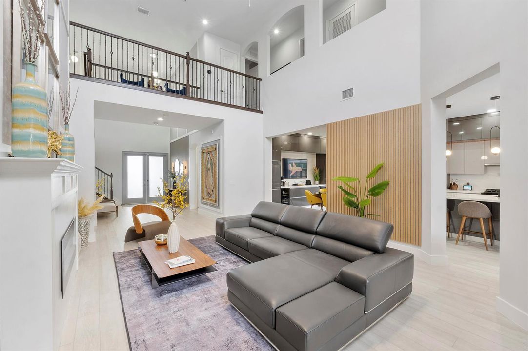 8768 S Miralago Way_044