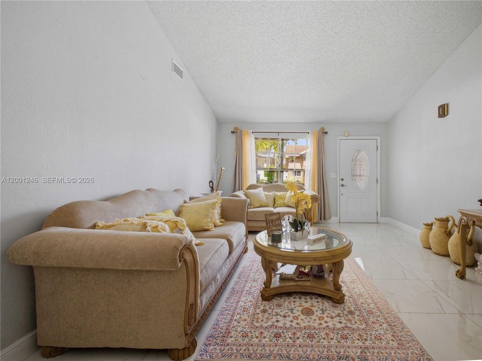 Activo con contrato: $480,000 (3 camas, 2 baños, 1426 Pies cuadrados)