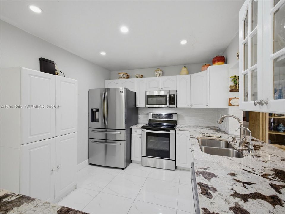 Activo con contrato: $480,000 (3 camas, 2 baños, 1426 Pies cuadrados)