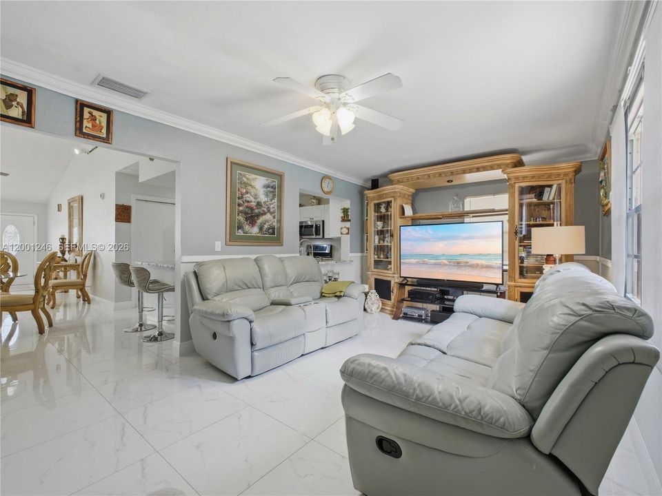 Activo con contrato: $480,000 (3 camas, 2 baños, 1426 Pies cuadrados)