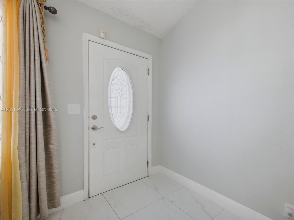 Activo con contrato: $480,000 (3 camas, 2 baños, 1426 Pies cuadrados)