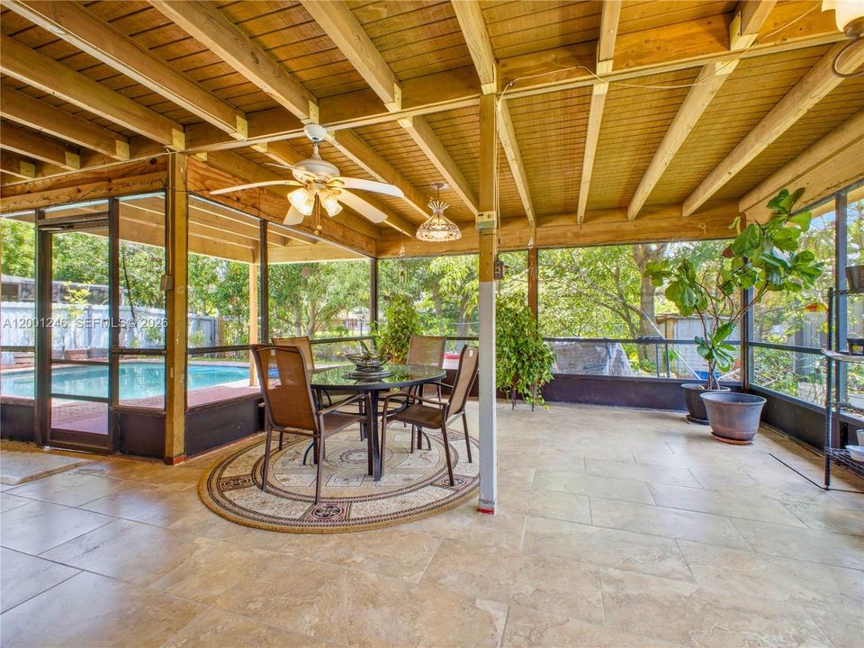 Activo con contrato: $480,000 (3 camas, 2 baños, 1426 Pies cuadrados)