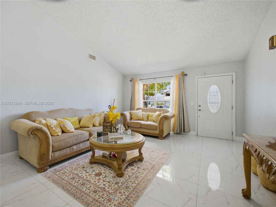 Activo con contrato: $480,000 (3 camas, 2 baños, 1426 Pies cuadrados)