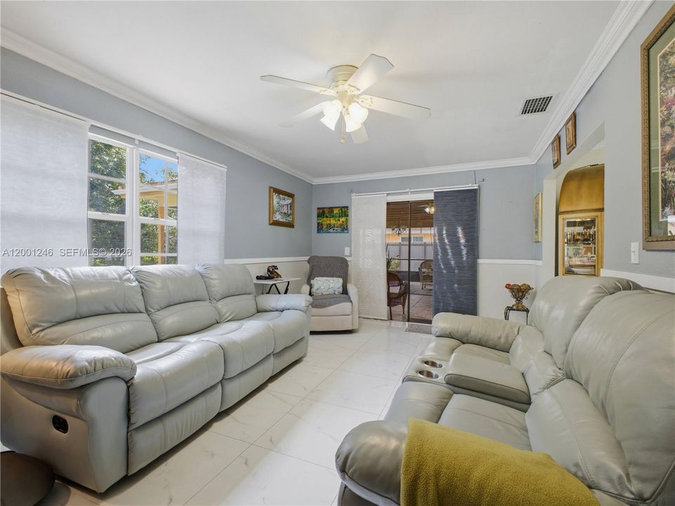 Activo con contrato: $480,000 (3 camas, 2 baños, 1426 Pies cuadrados)