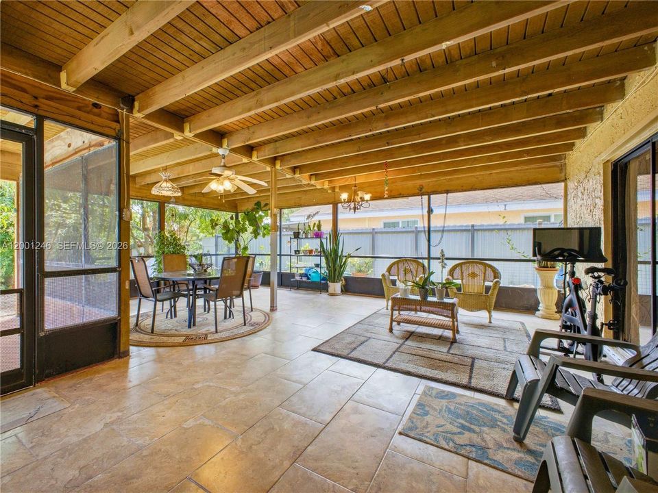 Activo con contrato: $480,000 (3 camas, 2 baños, 1426 Pies cuadrados)