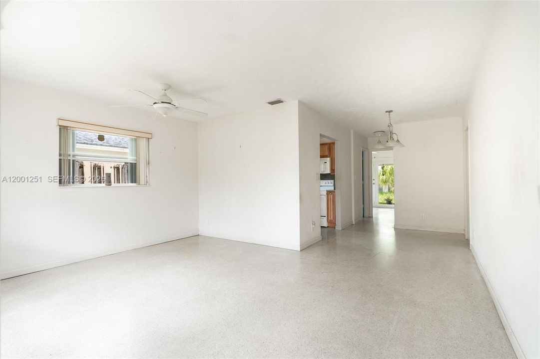 Activo con contrato: $375,000 (2 camas, 1 baños, 888 Pies cuadrados)