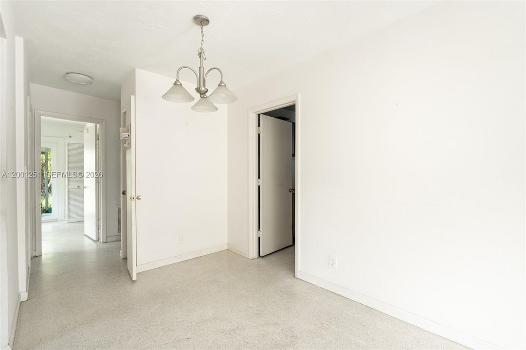 Activo con contrato: $375,000 (2 camas, 1 baños, 888 Pies cuadrados)