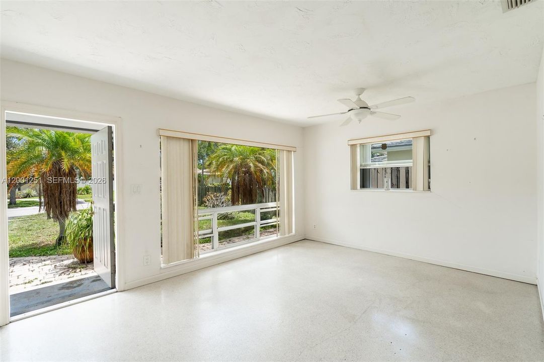 Activo con contrato: $375,000 (2 camas, 1 baños, 888 Pies cuadrados)
