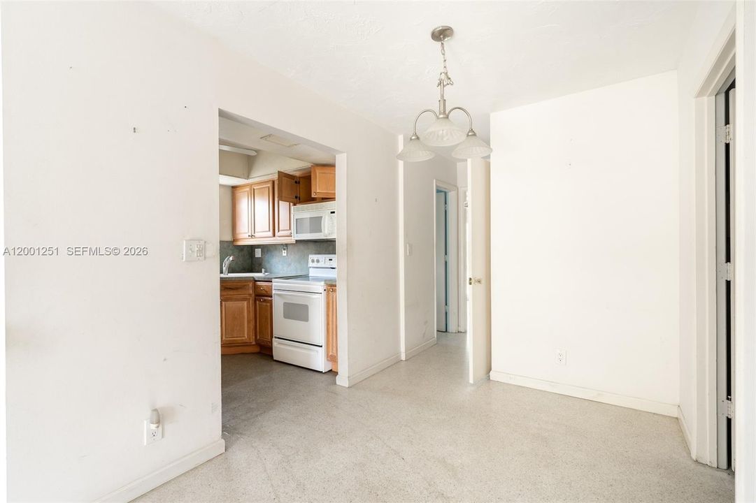 Activo con contrato: $375,000 (2 camas, 1 baños, 888 Pies cuadrados)