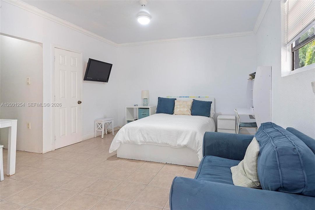 GUEST QUARTERS