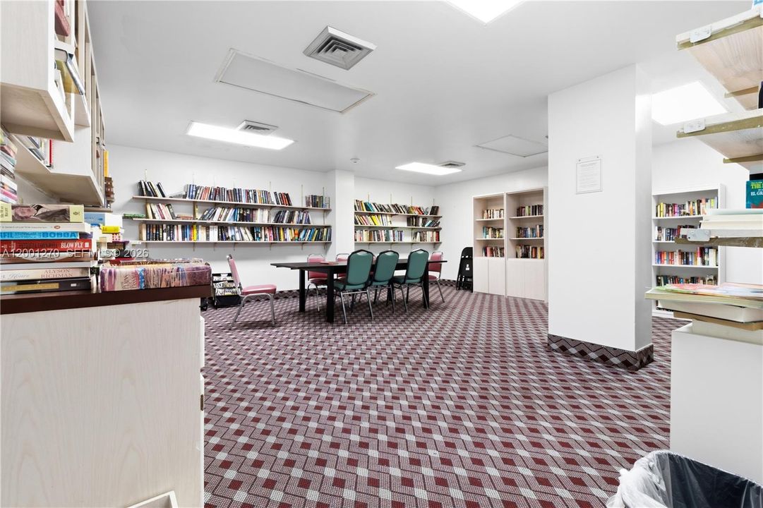 For Sale: $448,000 (2 beds, 2 baths, 1138 Square Feet)