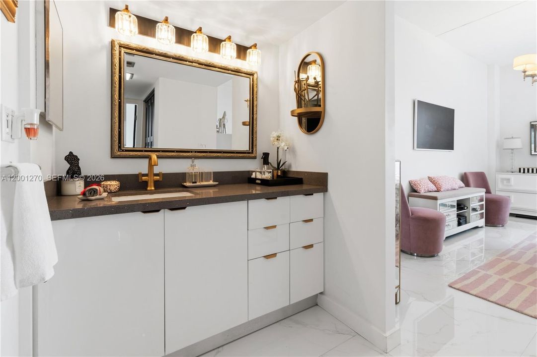 For Sale: $448,000 (2 beds, 2 baths, 1138 Square Feet)
