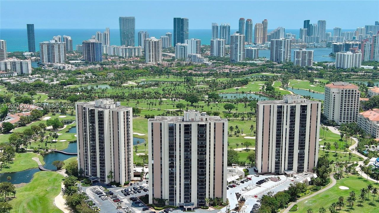 For Sale: $448,000 (2 beds, 2 baths, 1138 Square Feet)